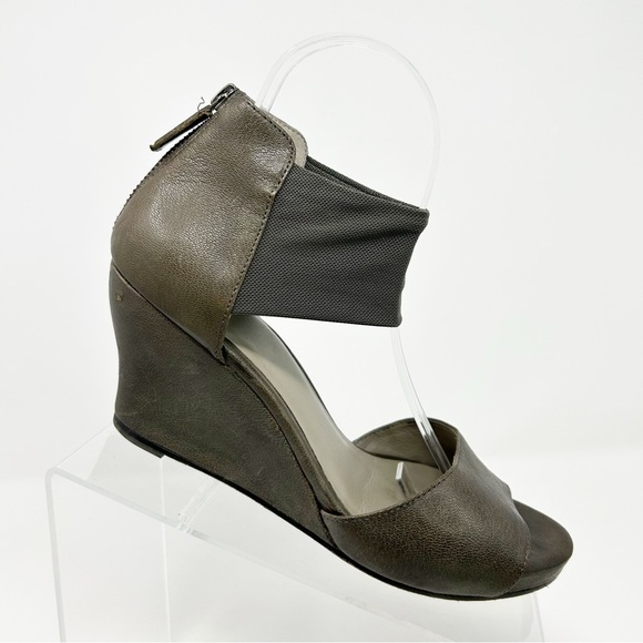 Eileen Fisher Corona Gray Leather Wedge Sandals Size 8 Back Zipper Comfort Strap - Picture 1 of 13